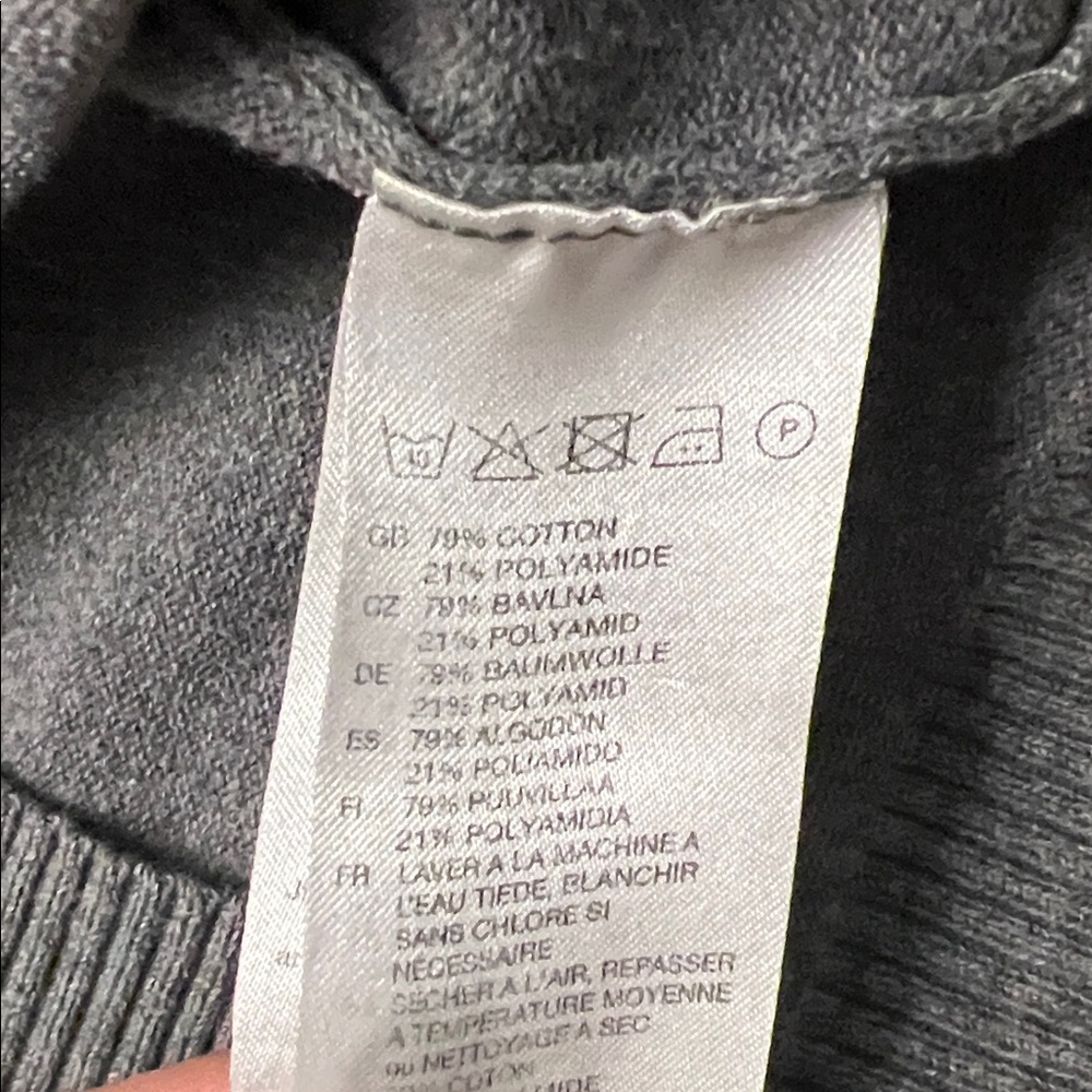 H&M Divided | Women’s Size XS-S Gray V-Neck Button-Up Sweater - Picture 4 of 5